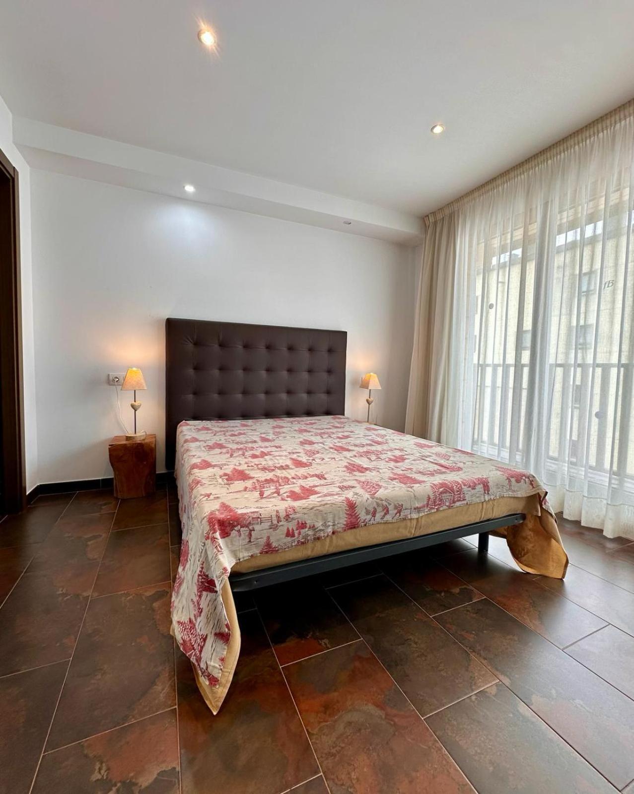 Frontera Blanca Premium Pas De La Casa